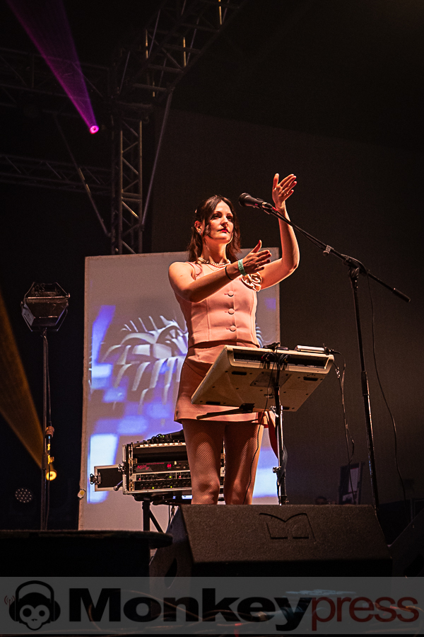 Welle: Erdball, © Thomas Bunge Welle: Erdball, © Thomas Bunge