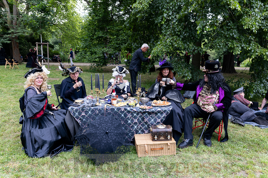 Fotos: 31. Wave-Gotik-Treffen (WGT) – Freitag, 17.05.2024 (Anno von Sachsen) Fotos: 31. Wave-Gotik-Treffen (WGT) – Freitag, 17.05.2024 (Anno von Sachsen)