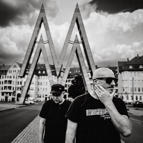 HAUJOBB: Neue Single Opposition feat. Emese Árvai-Illés von BLACK NAIL CABARET veröffentlicht HAUJOBB: Neue Single Opposition feat. Emese Árvai-Illés von BLACK NAIL CABARET veröffentlicht