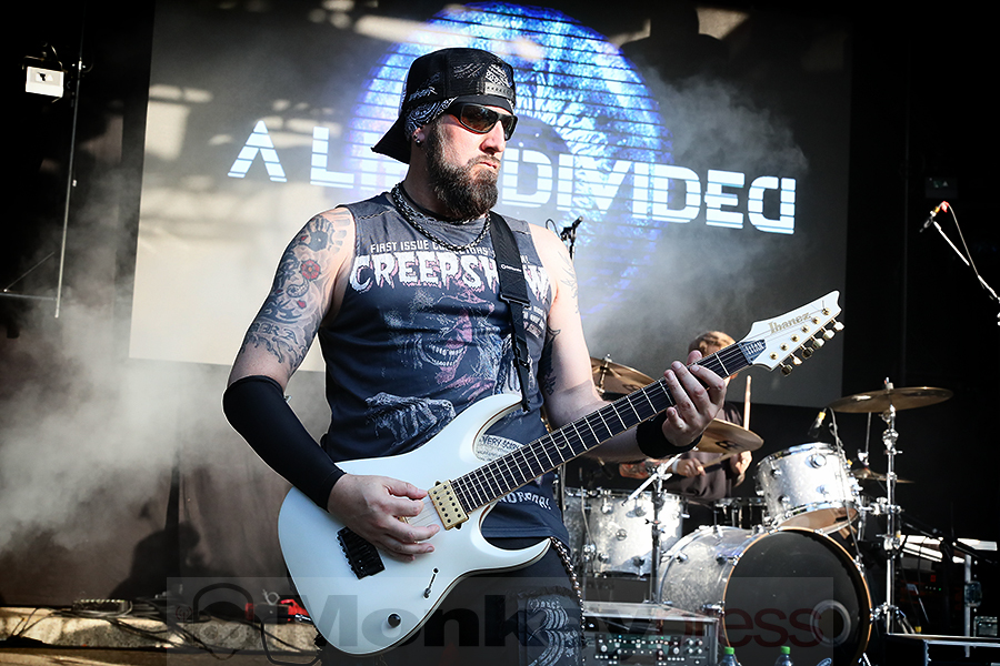 A Live Divided - 17 NCN © Sandro Griesbach