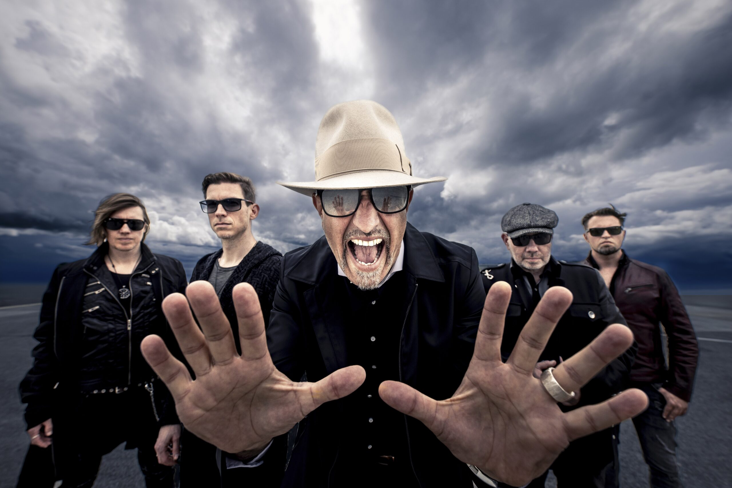 EISBRECHER kündigen neues Album "Kaltfront" an – erste Single "Everything is wunderbar" veröffentlicht! EISBRECHER kündigen neues Album "Kaltfront" an – erste Single "Everything is wunderbar" veröffentlicht!