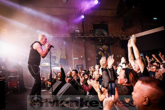 Fotos: FRONT LINE ASSEMBLY