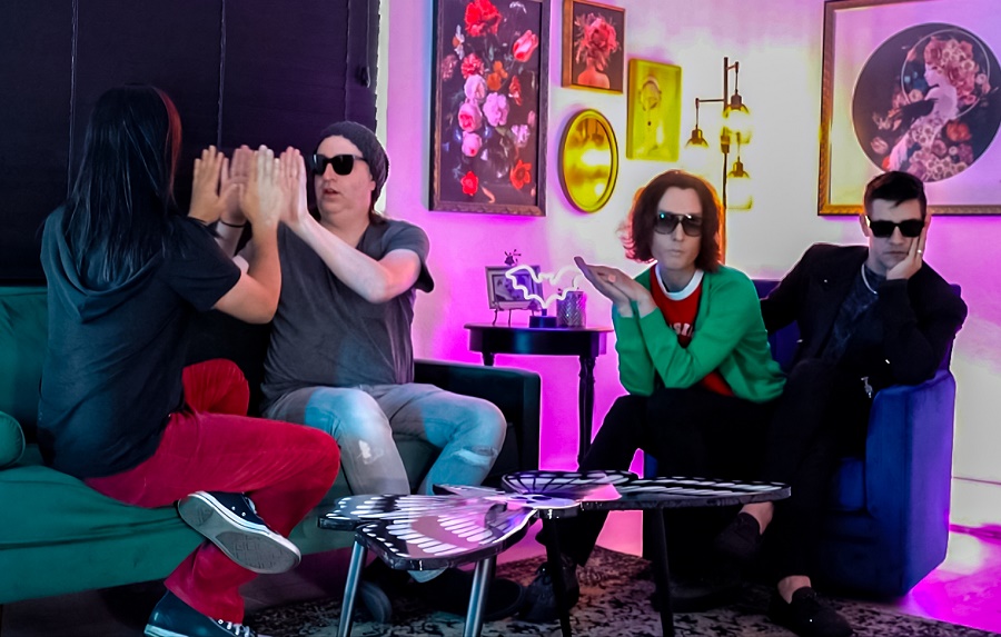 ASTARI NITE setzen mit "Double Feature Matinee" ein ermutigendes Zeichen in der Weihnachtszeit ASTARI NITE setzen mit "Double Feature Matinee" ein ermutigendes Zeichen in der Weihnachtszeit