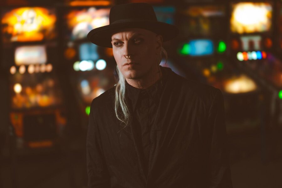 CHRIS HARMS veröffentlicht Video zu "I Love You" und Soloalbum "1980" – Ein 80er-Jahre Revival CHRIS HARMS veröffentlicht Video zu "I Love You" und Soloalbum "1980" – Ein 80er-Jahre Revival