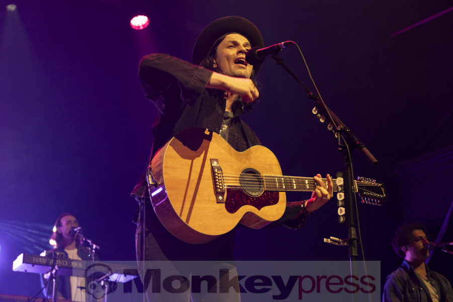 James Bay ©, Angela Trabert