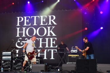 PETER HOOK AND THE LIGHT: EUROPATOUR 2025 – KÖLN, AMSTERDAM, BRÜSSEL & MEHR!