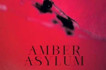 AMBER ASYLUM – Ruby Red: Ein tief berührendes Klangkunstwerk