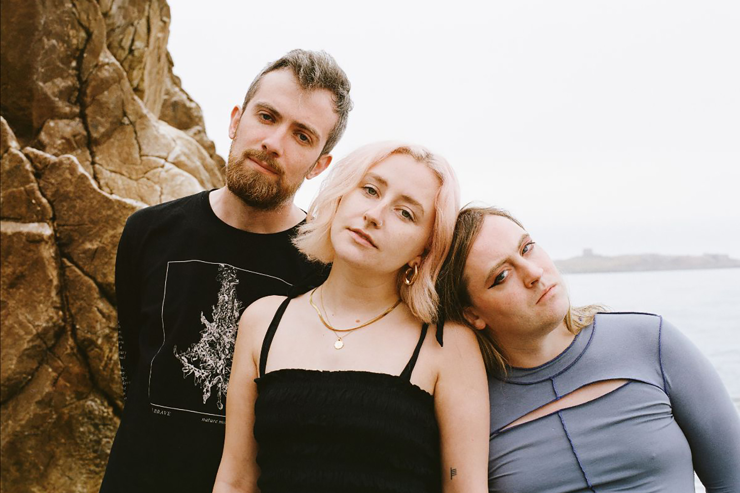 M(H)AOL kündigen neues Album „Something Soft“ an – Neue Single „DM:AM“ jetzt online! M(H)AOL kündigen neues Album „Something Soft“ an – Neue Single „DM:AM“ jetzt online!