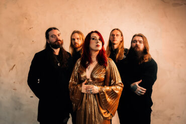 EMPLOYED TO SERVE entfesseln neue Single „Breaks Me Down“ und geben weiteren Vorgeschmack auf „Fallen Star“!