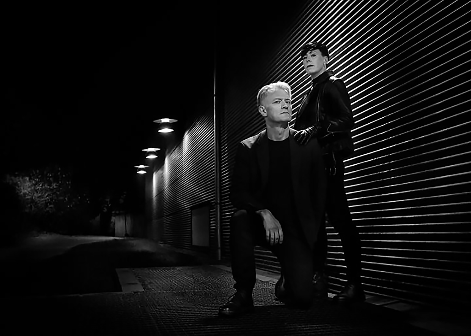 EMMON & MAJESTOLUXE: Dunkle Magie auf "Blood on the Ceiling“ Single EMMON & MAJESTOLUXE: Dunkle Magie auf "Blood on the Ceiling“ Single