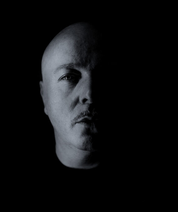 VNV NATION - Ronan Harris im Interview - Teil 1: „Ich habe noch nie Shows wie diese erlebt.“