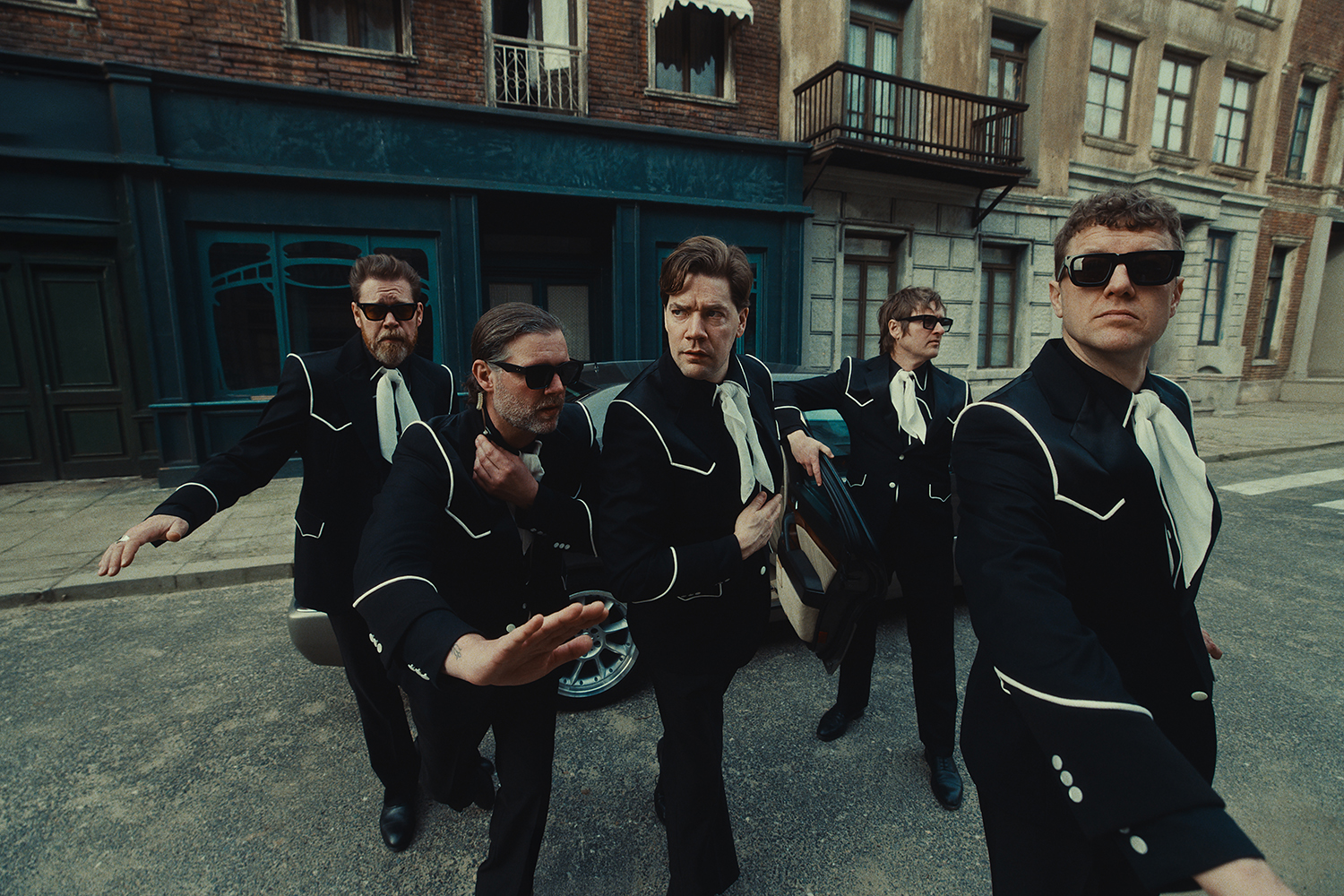 THE HIVES feiern neue Single "Enough is Enough" und kündigen gleichzeitig ein neues Album plus Tour an THE HIVES feiern neue Single "Enough is Enough" und kündigen gleichzeitig ein neues Album plus Tour an