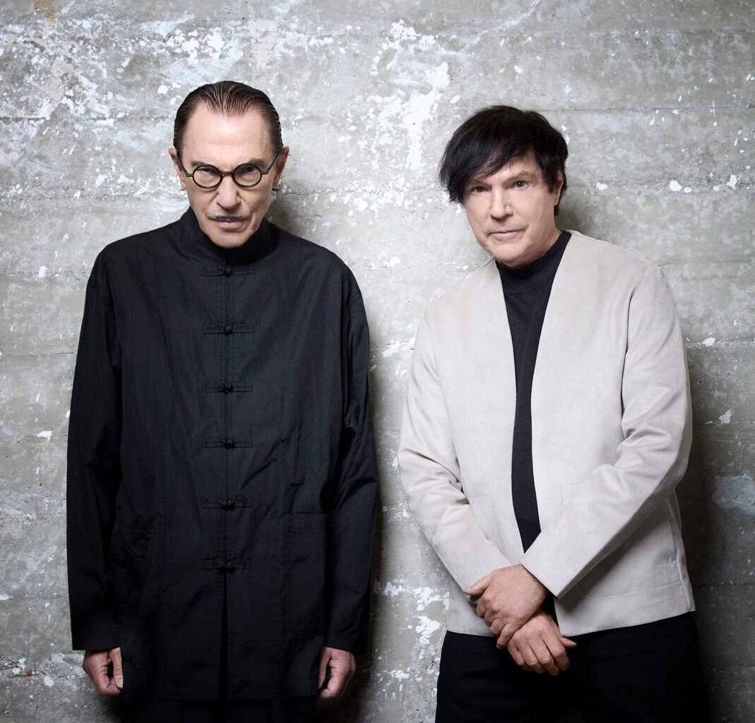 SPARKS entzünden musikalisches Feuerwerk mit "Drowned In A Sea Of Tears"
