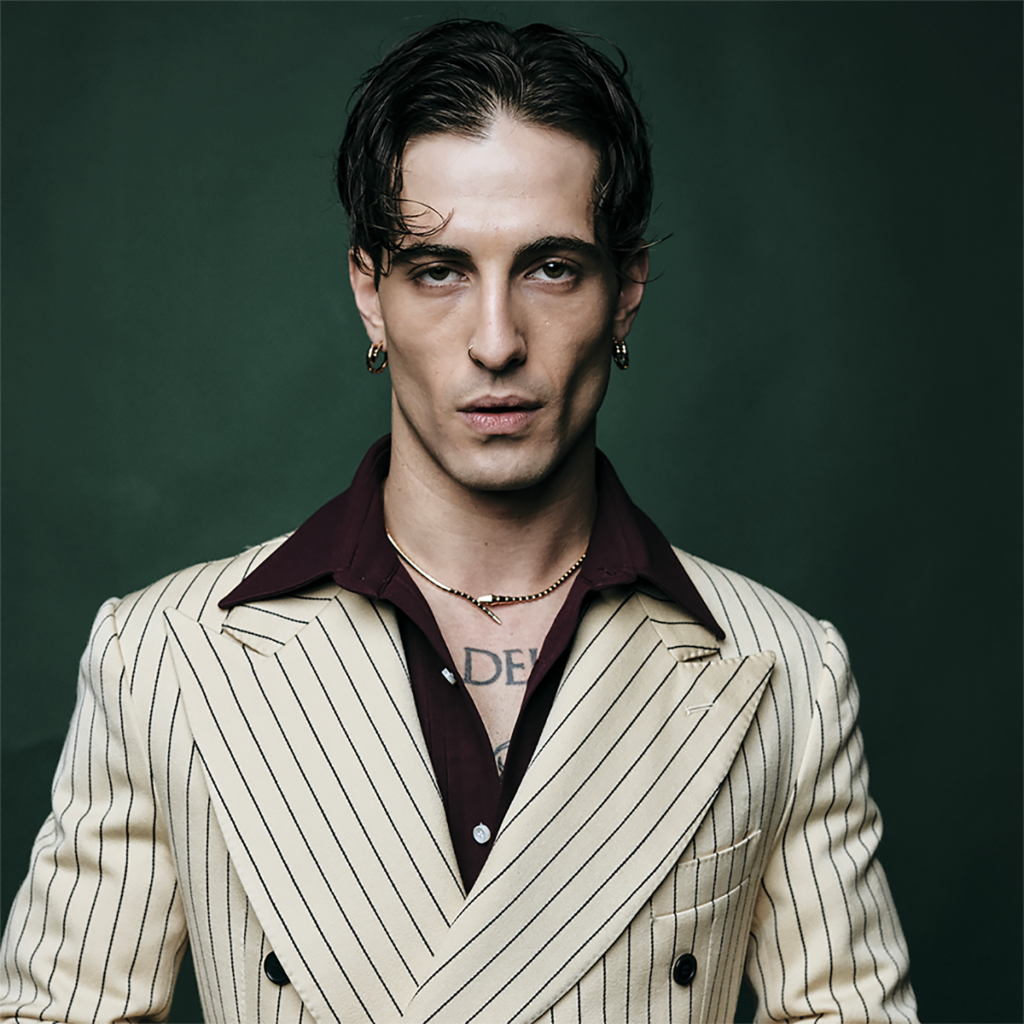 DAMIANO DAVID öffnet die Tür zu seiner Seele: Neue Single „Voices“ kündigt Soloalbum „Funny Little Fears“ an