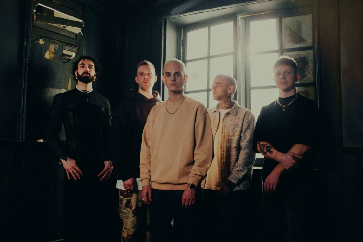LANDMVRKS: Neues Video „Blood Red“, Album „The Darkest Place I’ve Ever Been“ & große Tour 2025