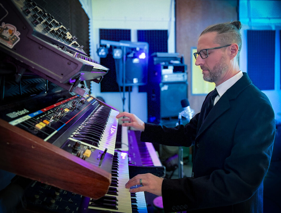 MATTHEW NOWHERE veröffentlicht am 23.05. sein Debütalbum „Crystal Heights“ – Zwischen Synthwave, Spiritualität und futuristischer Ästhetik