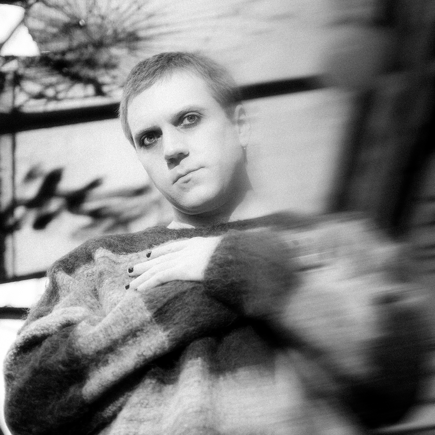 Zwischen Schatten und Sehnsucht: Berliner Newcomer MOTE veröffentlicht düstere Indie-Rock-Single „Dark Granite“