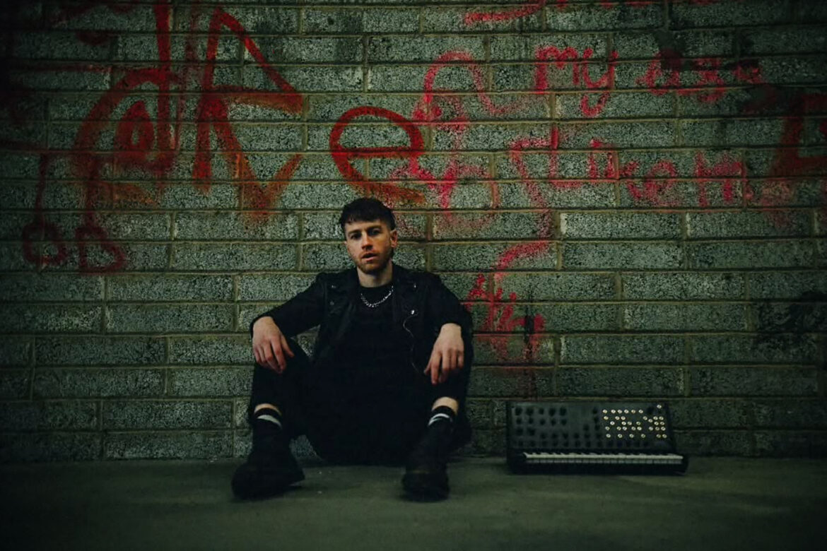 OWLS veröffentlicht neue Single „Give Me Your Stare“ und kündigt düster-romantisches Debütalbum „Death Games“ an