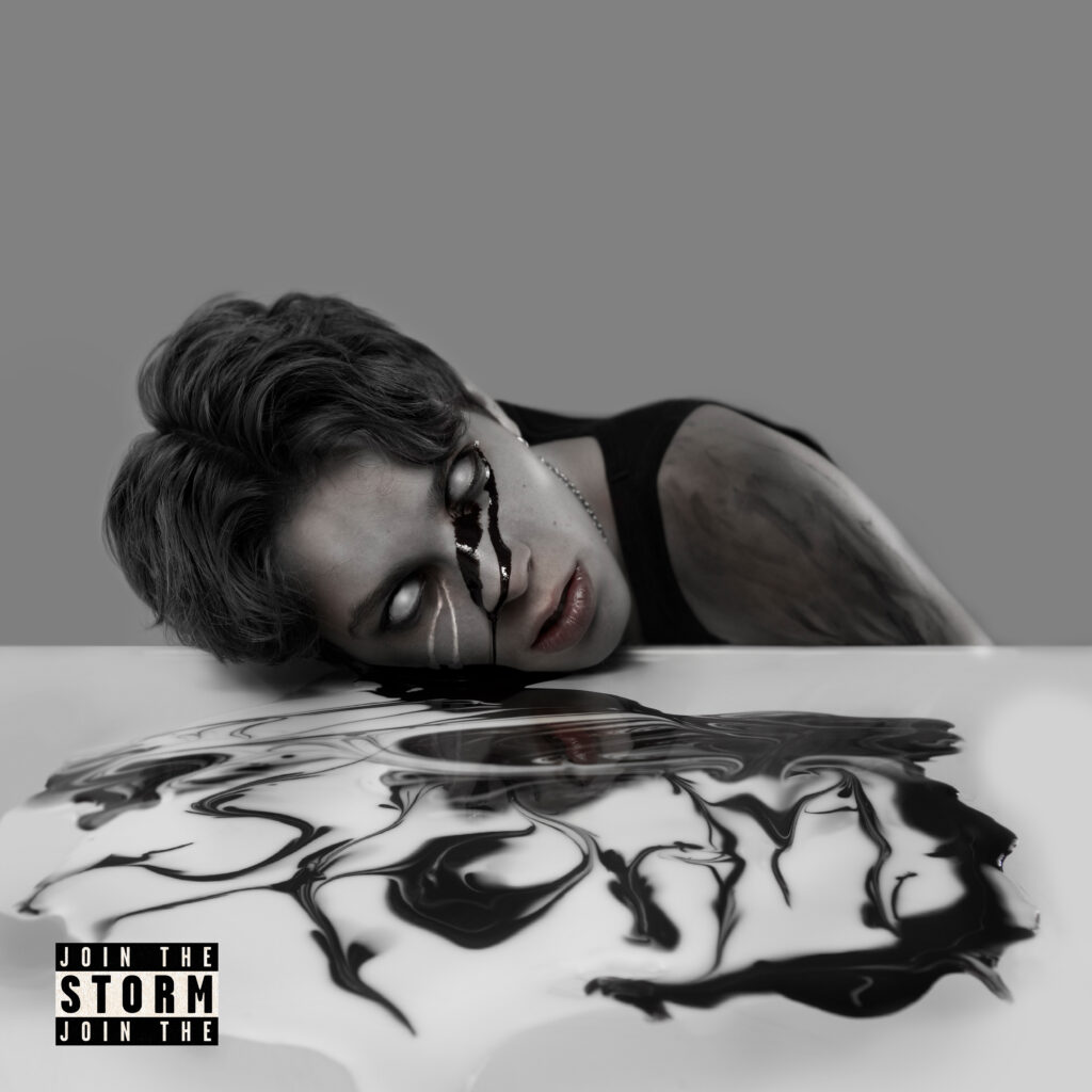 STORM x Fixation – „Suffocating“: Zwei Generationen. Ein Aufschrei. Keine Kompromisse.