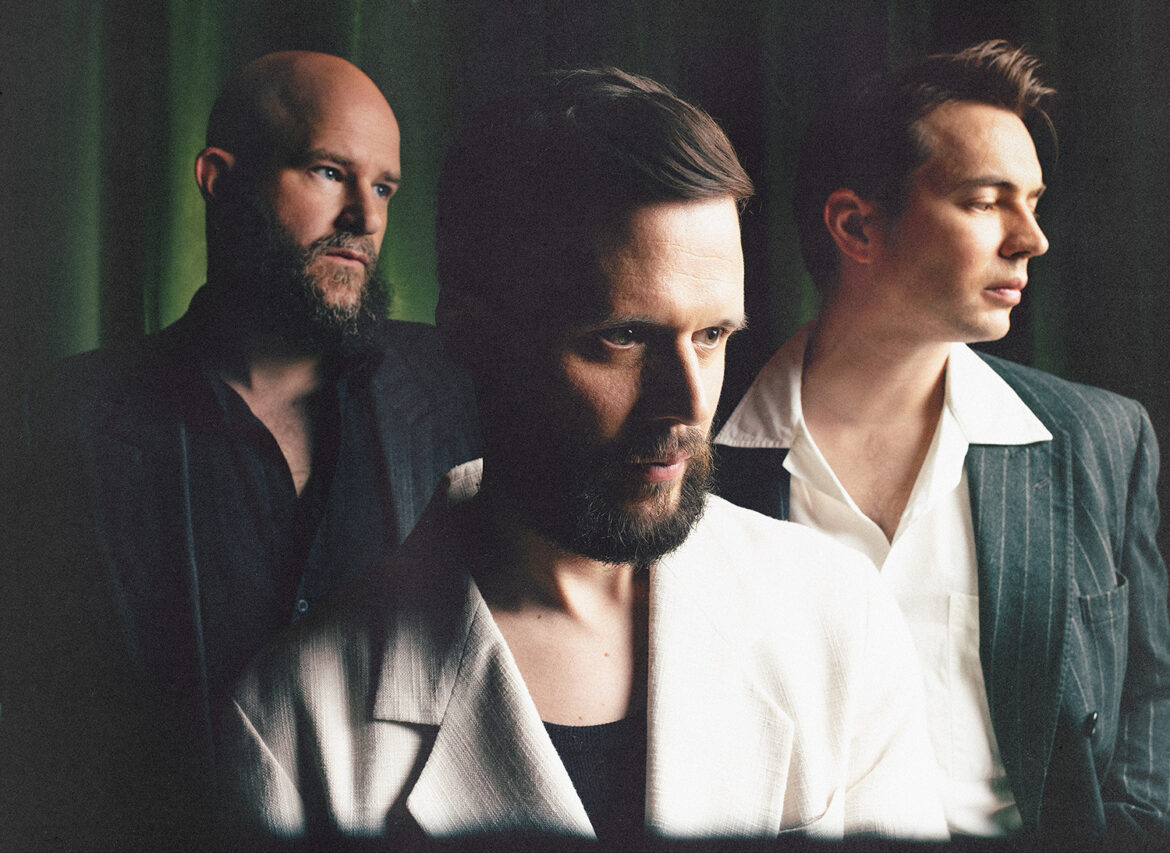 WHITE LIES melden sich mit neuer Single „Nothing On Me“ zurück und kündigen Europa-Tour für 2026 an