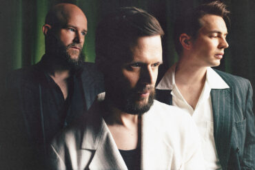 WHITE LIES melden sich mit neuer Single „Nothing On Me“ zurück und kündigen Europa-Tour für 2026 an