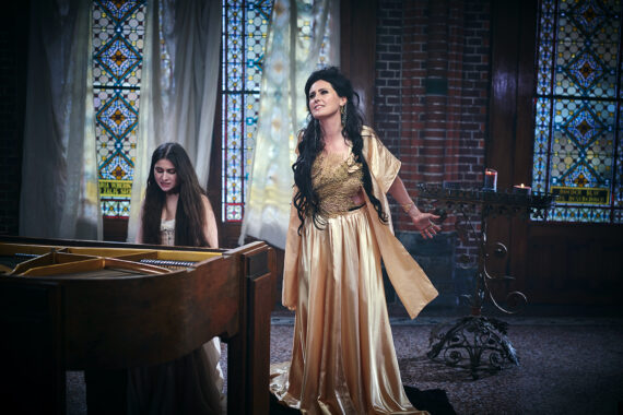 WITHIN TEMPTATION & Jerry Heil lassen Stimmen erklingen: "Sing Like A Siren" als kraftvolles Statement für Mut und Freiheit