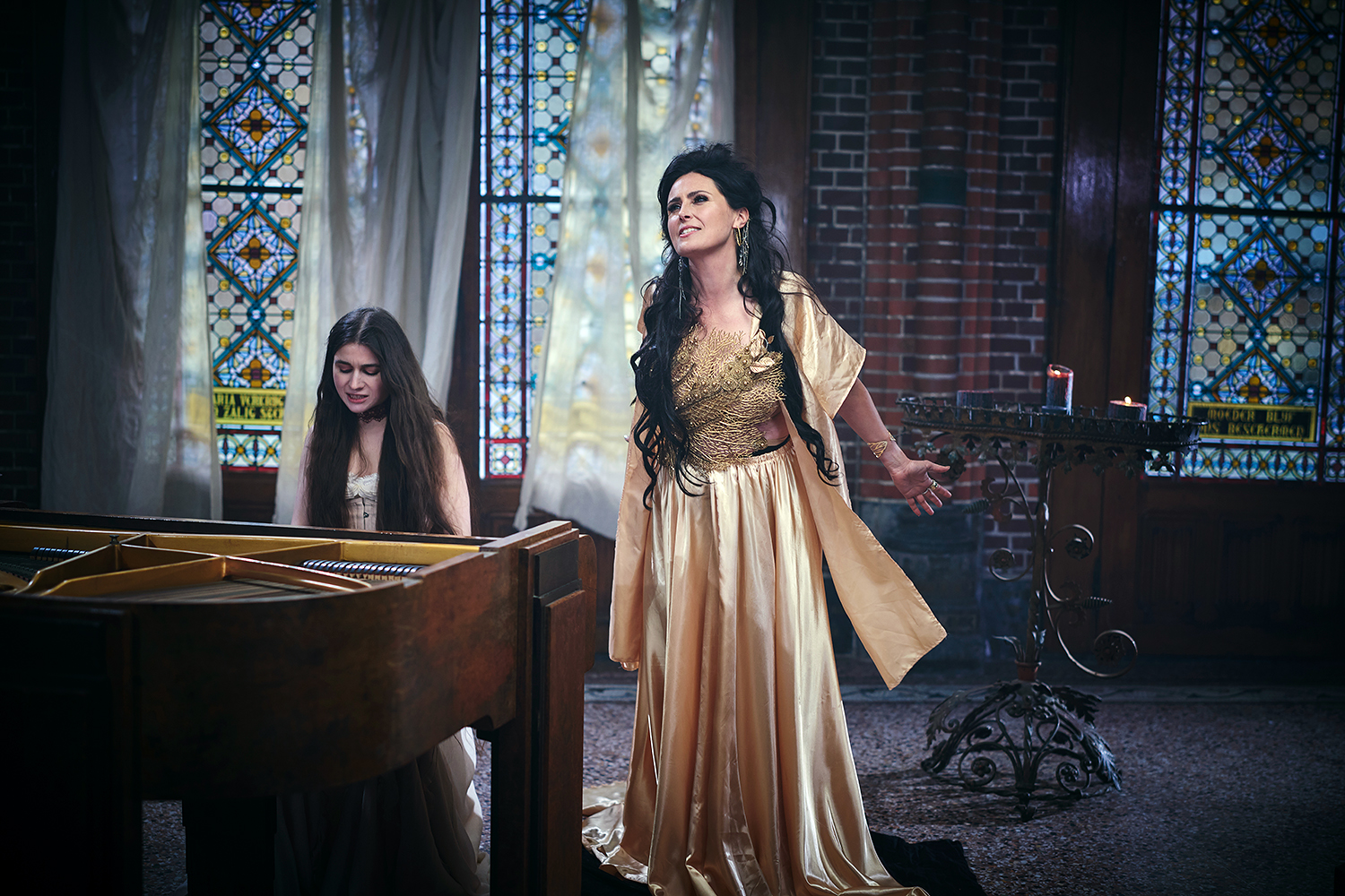 WITHIN TEMPTATION & Jerry Heil lassen Stimmen erklingen: "Sing Like A Siren" als kraftvolles Statement für Mut und Freiheit WITHIN TEMPTATION & Jerry Heil lassen Stimmen erklingen: "Sing Like A Siren" als kraftvolles Statement für Mut und Freiheit