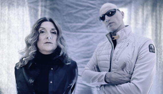 X MARKS THE PEDWALK kündigen neue Single „Light Your Mind“ an – Synthpop-Hymne mit emotionaler Tiefe