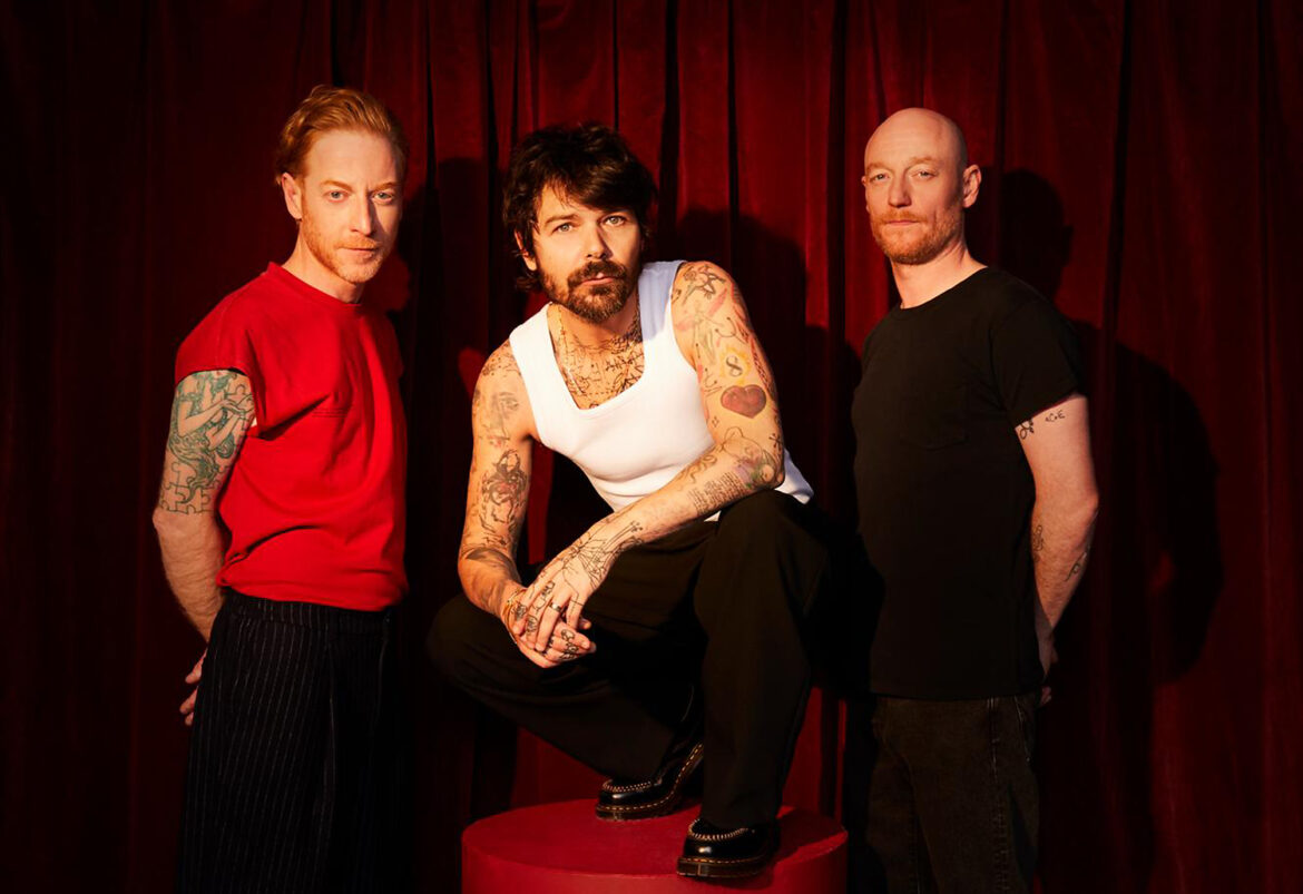 BIFFY CLYRO zünden mit „A Little Love“ die nächste Stufe – neues Album „Futique" erscheint am 26. September