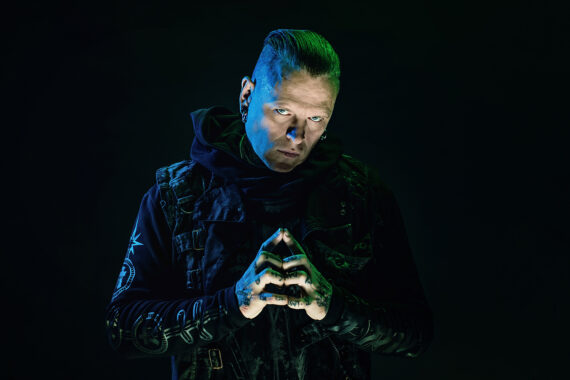 Apokalyptisch, elektronisch, erbarmungslos – COMBICHRIST melden sich mit Single samt Video "Desolation" zu Wort