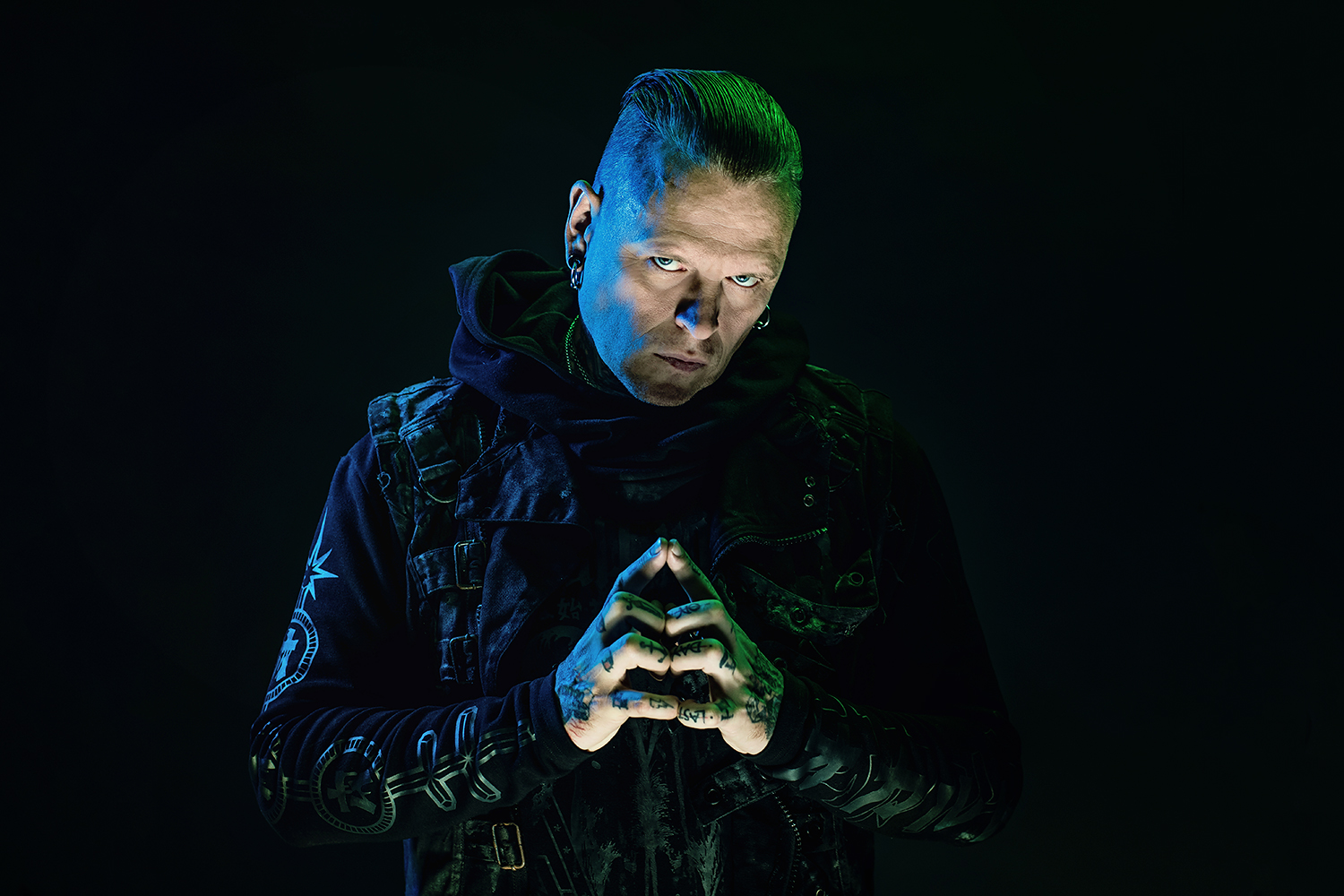 Apokalyptisch, elektronisch, erbarmungslos – COMBICHRIST melden sich mit Single samt Video "Desolation" zu Wort