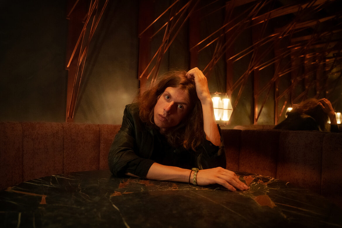 FINN MORITZ zwischen Schatten und Sehnsucht – „Wölfe“ gibt Vorgeschmack auf Debütalbum „Siri, spiel Lovesongs“