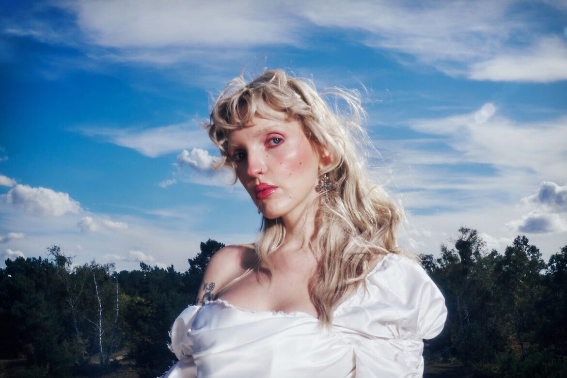 MIA MORGAN präsentiert Musikvideo zu „Ein Herz aus Gold und Rosen“ & ist im Herbst auf „Silber, Gold und Rosen“-Tour