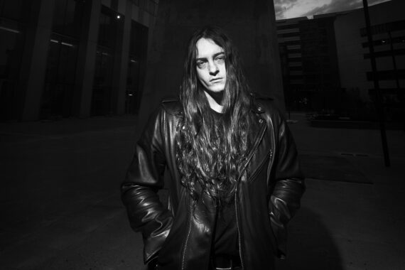 Krieg der Klänge: PERTURBATOR entfesselt "Apocalypse Now" – neues Video, Album Age of Aquarius & große Europa-Tour angekündigt