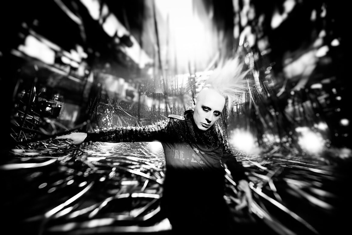 SKOLD`s düstere Vision der Zukunft – Neue Single „All Humans Must Be Destroyed“ und Album „Caught In The Throes“