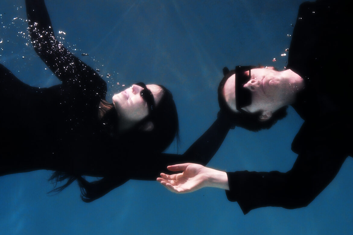 Das australische Duo VOWWS kündigt mit „SHUDDER“ ihr neues Album „I'll Fill Your House With an Army“ an
