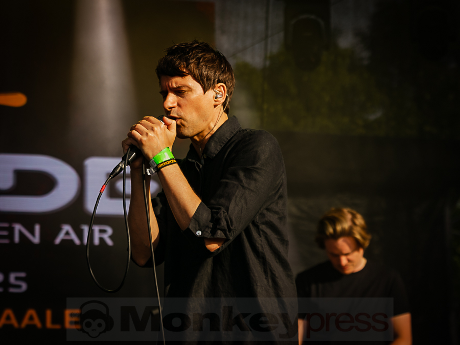 2025-07-04-ISAAK_HOWLETT-EASTSIDE Festival-Halle-3 ISAAC HOWLETT @ EASTSIDE FESTIVAL 2025 © Alf Urbschat