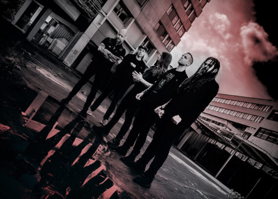 HERETOIR kündigen emotionales Album Solastalgia an – Erste Single „The Ashen Falls" mit ergreifendem Musikvideo veröffentlicht