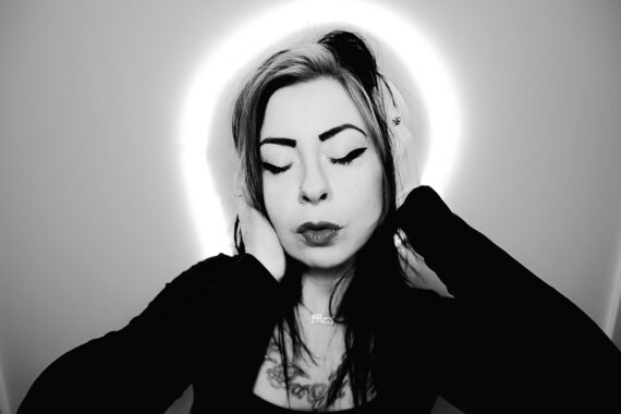 MARI KATTMAN veröffentlicht Video zu „Typical Girl“ – aus dem am 20. Juni erschienenen Album "Year Of The Katt"