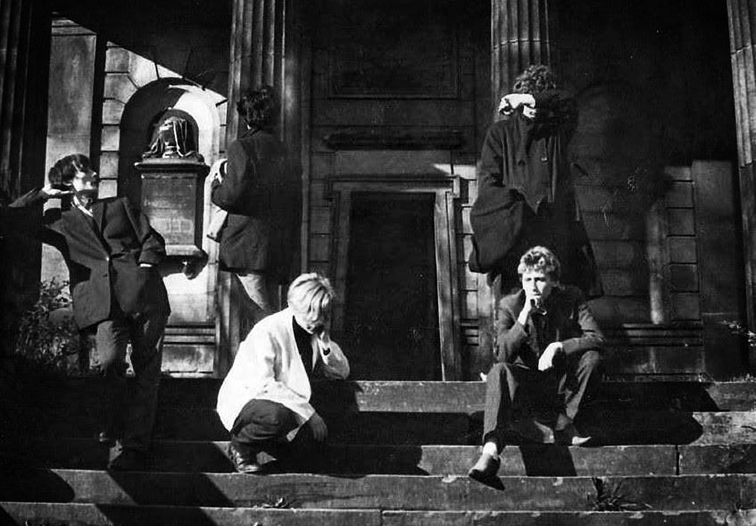 CLOCK DVA veröffentlichen „White Souls in Black Suits“ erstmals seit 35 Jahren neu – mit Bonusmaterial