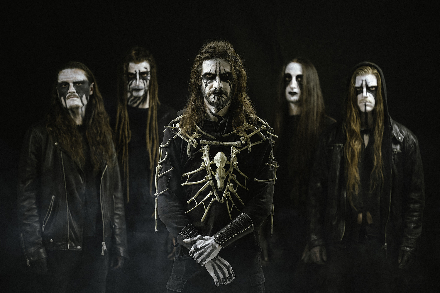 ELLENDE kündigen neues Album „Zerfall“ und Tour für 2026 an – düstere Katharsis zwischen Schmerz und Neubeginn ELLENDE kündigen neues Album „Zerfall“ und Tour für 2026 an – düstere Katharsis zwischen Schmerz und Neubeginn