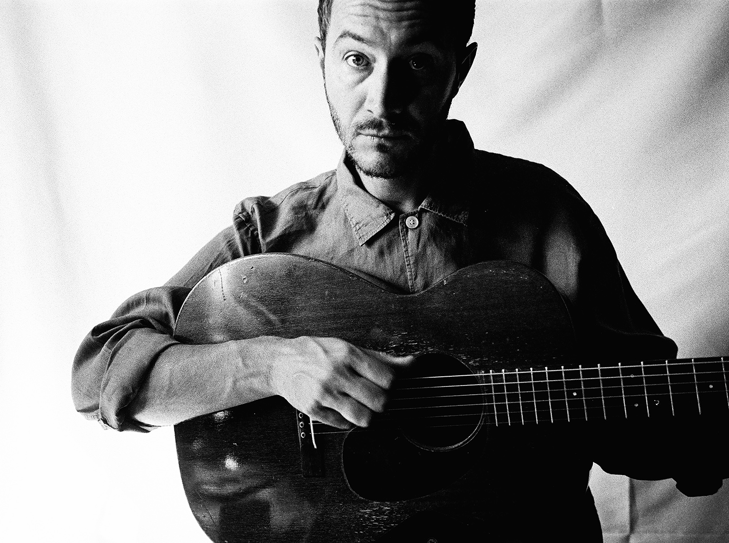 TOM SMITH präsentiert neue Single „Leave“ aus kommendem Solo-Debütalbum *There Is Nothing In The Dark That Isn’t There In The Light* TOM SMITH präsentiert neue Single „Leave“ aus kommendem Solo-Debütalbum *There Is Nothing In The Dark That Isn’t There In The Light*