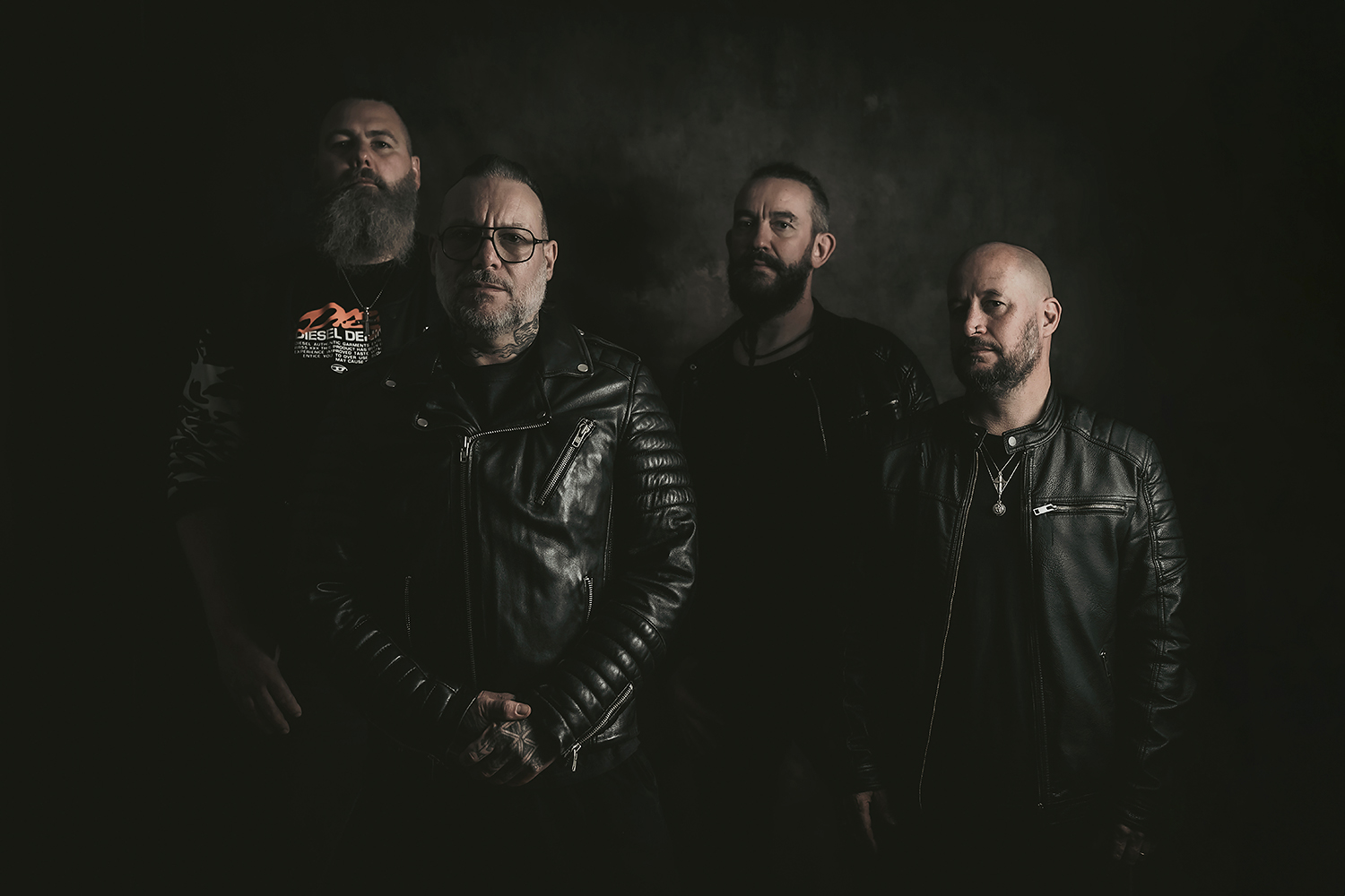 YOUR INLAND EMPIRE kündigen düsteres Debüt an – neue Single „Grinding“ zwischen Industrial-Kälte und emotionalem Zusammenbruch