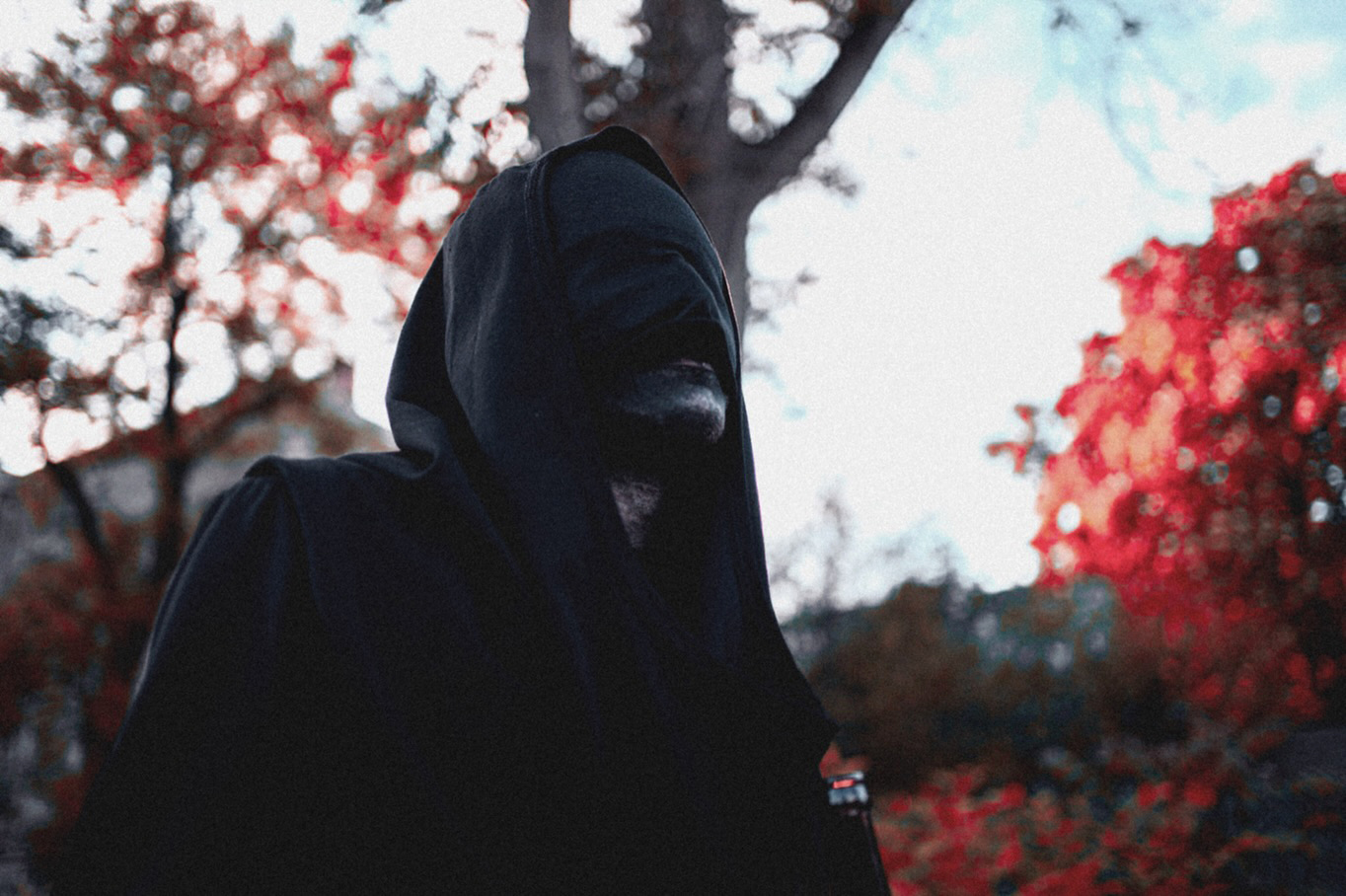 KLLSIGNL veröffentlicht düstere neue Single „Feed The Crows“ mit eindrucksvollem Musikvideo