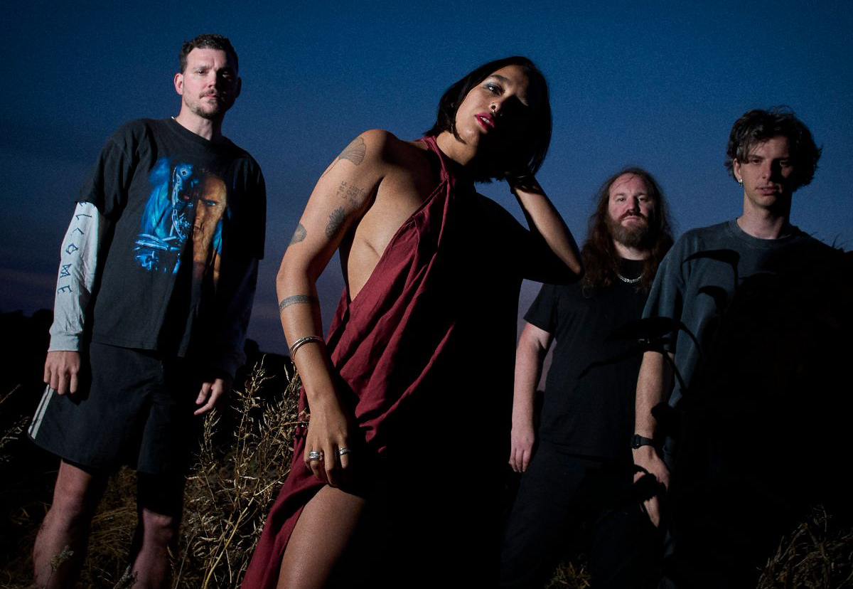 MANDY, INDIANA kündigen zweites Album „Urgh" für Februar 2026 an – neue Single „Magazine“ jetzt online