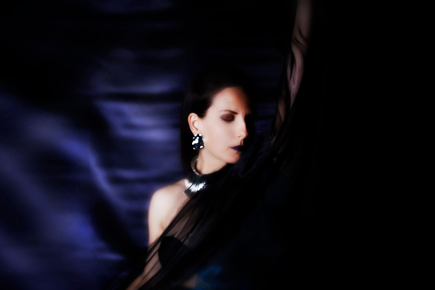 RINA PAVAR kündigt Remix-Album „REMIXES“ für Dezember an