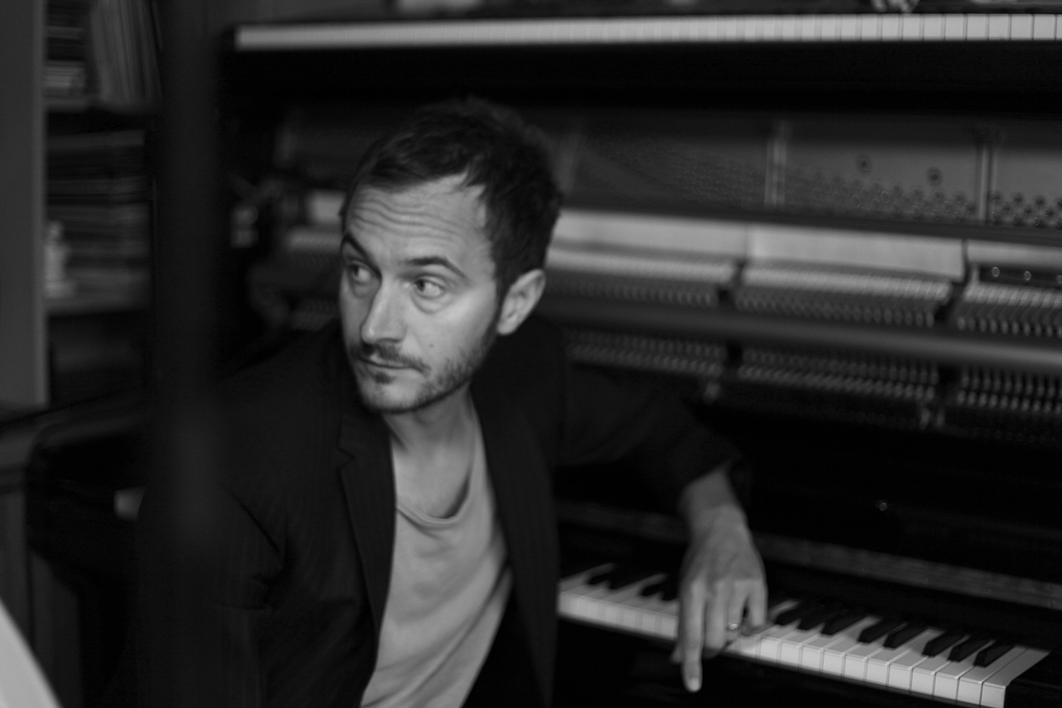 TOM SMITH (Editors) veröffentlicht neue Single „Broken Time“ – viertes Vorabstück aus dem kommenden Soloalbum