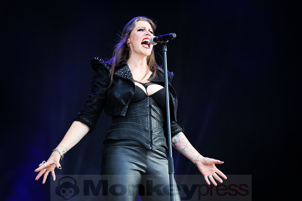 Floor Jansen at M’era Luna 2026 © Sandro Griesbach