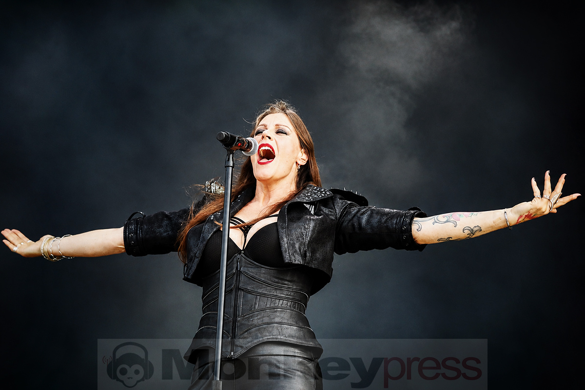 Floor Jansen at M’era Luna 2026 © Sandro Griesbach