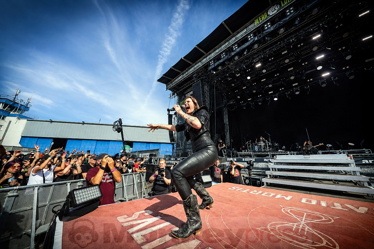 Floor Jansen at M’era Luna 2026 © Sandro Griesbach